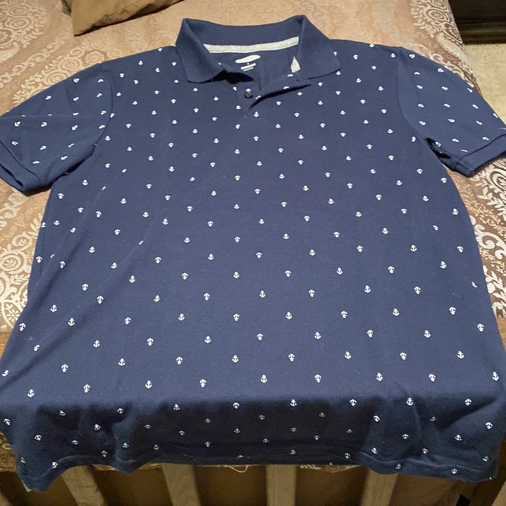 Old Navy men’s size small Polo, navy blue with white anchor pattern